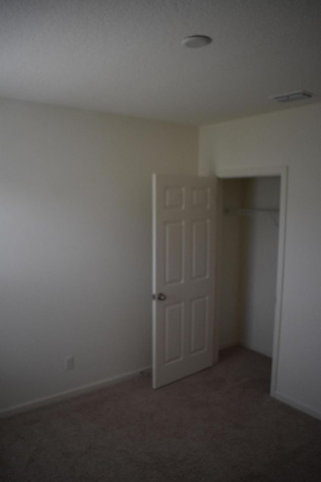 107 Sw Glenwood Dr, House other with 4 bedrooms, 2 bathrooms and null parking in Port St. Lucie FL | Image 4
