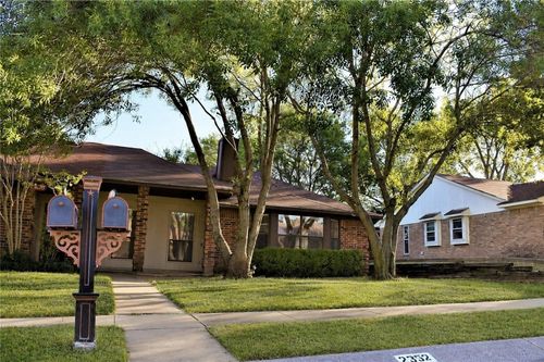 2332 Chestnut Way, Bedford, TX, 76022-7758 | Card Image