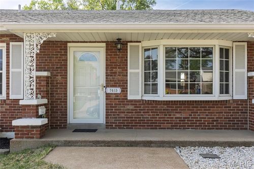 7413 Ray Ave, Saint Louis, MO, 63116-2739 | Card Image