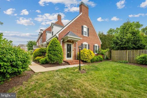 4686 34th St S, ARLINGTON, VA, 22206-1702 | Card Image