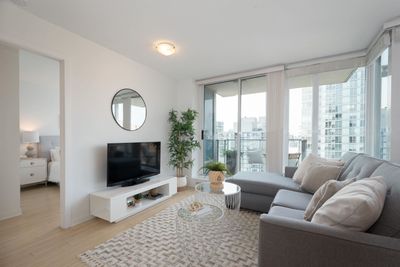 3301 - 188 Keefer Pl, Condo with 2 bedrooms, 2 bathrooms and 2 parking in Vancouver BC | Image 2