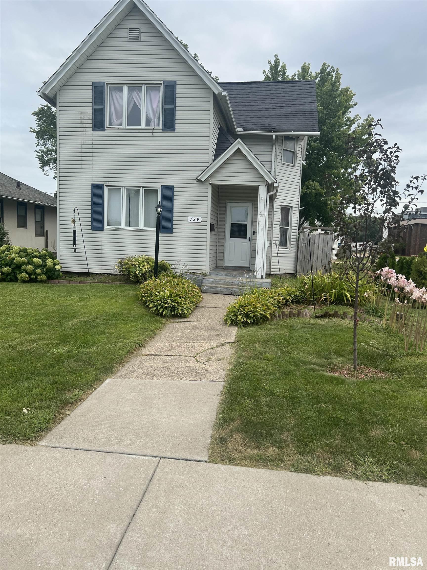 9th St, Clinton, IA 52732