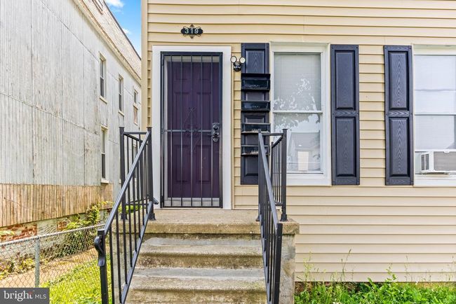 APT-3RD - 319 S Augusta Ave, Condo with 3 bedrooms, 1 bathrooms and null parking in BALTIMORE MD | Image 18
