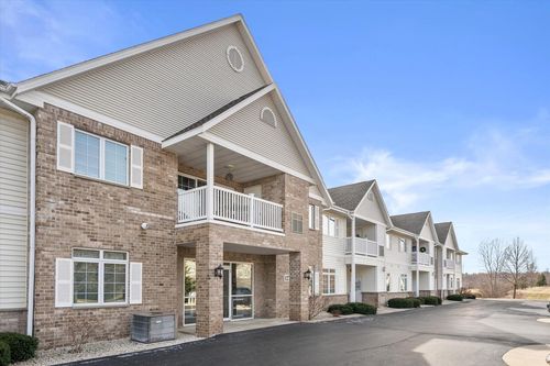 105-1275 Shadowood Circle, West Bend, WI, 53095 | Card Image