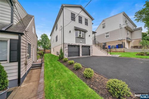 800 Pleasantview Ter, Ridgefield, NJ, 07657-2523 | Card Image