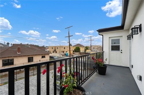 759 E 25th St, Los Angeles, CA, 90011-1622 | Card Image