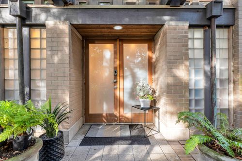 4-328 E 2nd St, North Vancouver, BC, V7L1C7 | Card Image