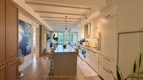 205-3018 Yonge St, Toronto, ON, M4N0A5 | Card Image