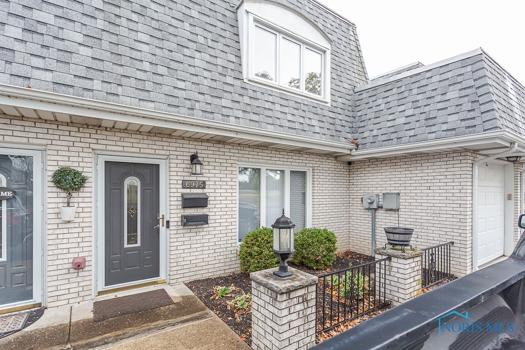 Fenwyck Rd, Maumee, OH 43537