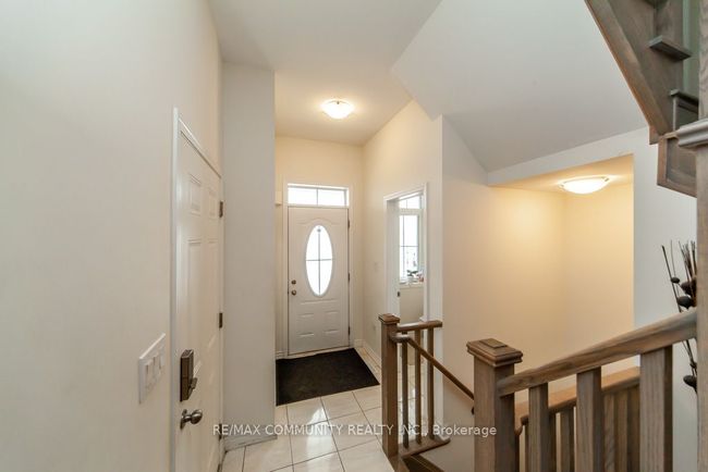 6 Westfield Dr, House attached with 3 bedrooms, 3 bathrooms and 1 parking in Whitby ON | Image 6