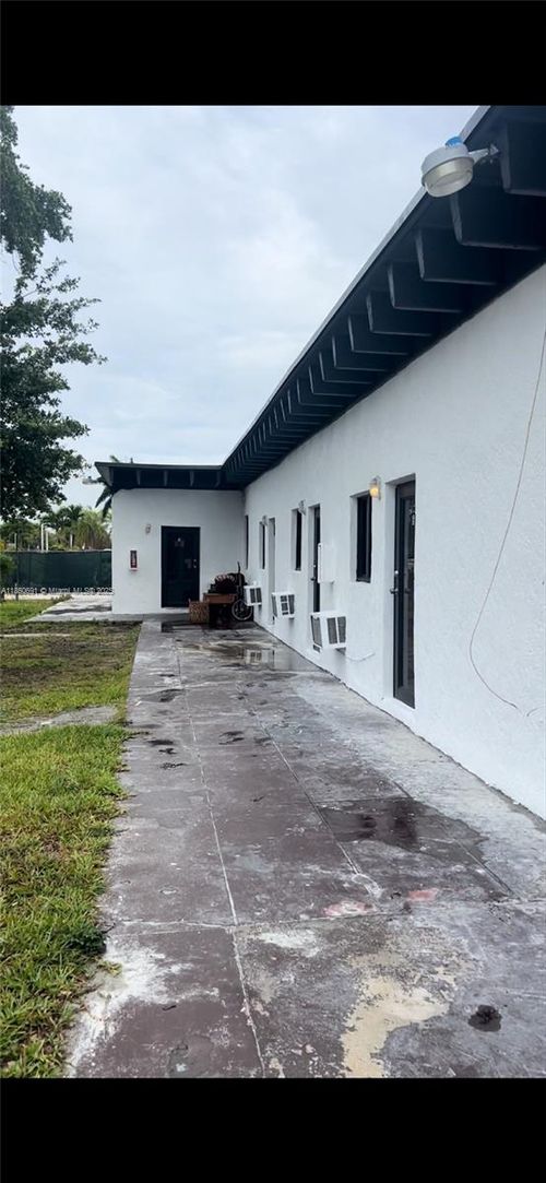 1427 Nw 2nd Ave, Florida City, FL, 33034-2212 | Card Image