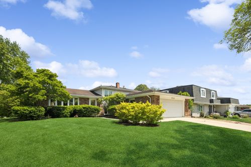 7717 Sawyer Rd, Darien, IL, 60561-4818 | Card Image