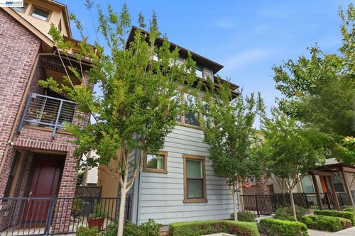 516 Palmer Ave, Hayward, CA, 94541-5272 | Card Image