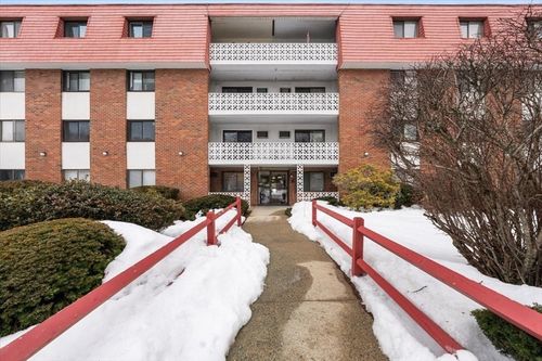 apt-201-131 Pierce St, Malden, MA, 02148-1542 | Card Image