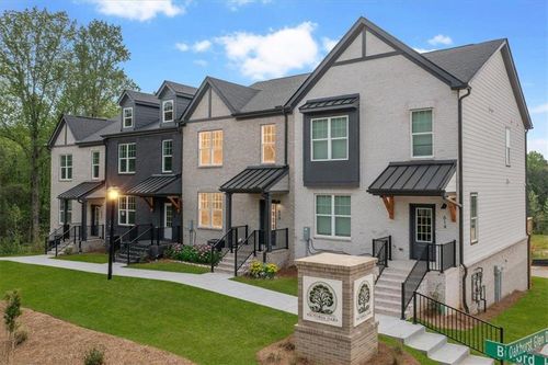 624 Oakleaf Grove Ln, Sugar Hill, GA, 30518-1185 | Card Image