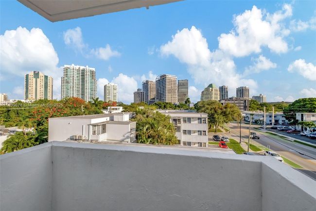 APT-402 - 3051 Sw 27 Th Ave, Condo with 1 bedrooms, 1 bathrooms and null parking in Miami FL | Image 11