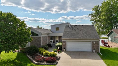 1976 Bay St, Worthington, MN, 56187-1401 | Card Image