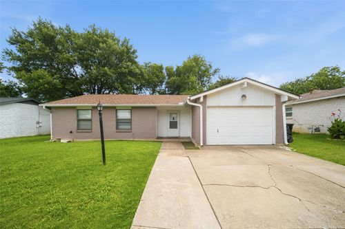 1606 Natches Dr, Arlington, TX, 76014-2441 | Card Image