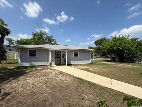 412 E Walnut St, Seguin, TX, 78155-5541 | Card Image