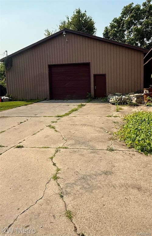 32005 Berent St, Burton, MI, 48529 | Card Image