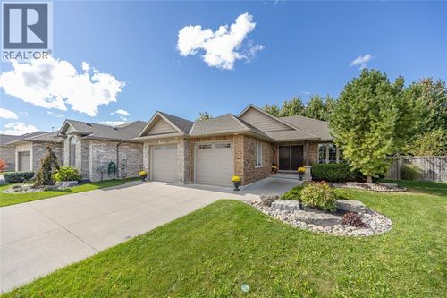 841 Manhattan Dr, Sarnia, ON, N7S0B4 | Card Image