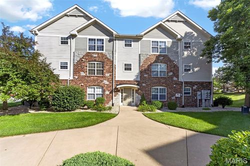 201-2021 Piedmont Cir, Saint Peters, MO, 63304-5689 | Card Image