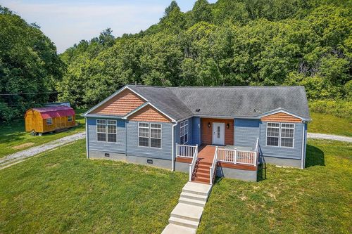 16062 Buffalo Valley Rd, Buffalo Valley, TN, 38548-5106 | Card Image