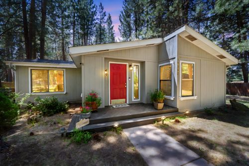 19383 Seminole Cir, Bend, OR, 97702-8940 | Card Image