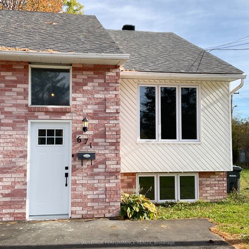 671 Mcgill St, Hawkesbury, ON, K6A1R1 | Card Image