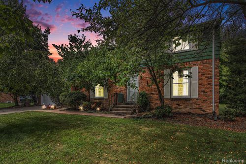 6525 Little Turkey Run, Shelby Township, MI, 48317-3744 | Card Image