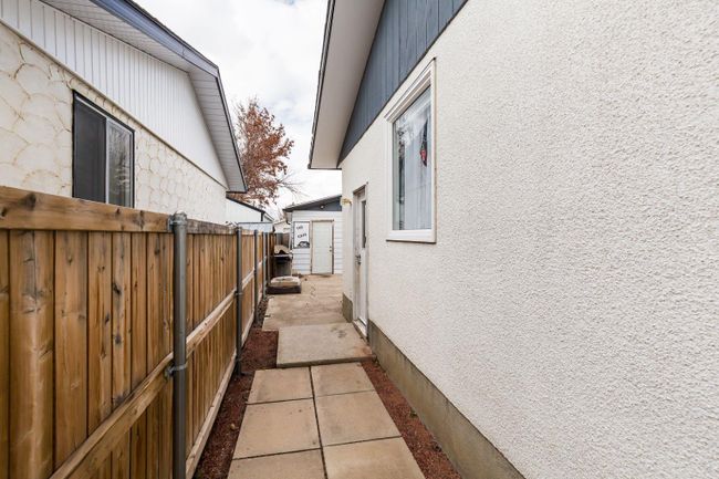 2721 14 Avenue N, Home with 5 bedrooms, 3 bathrooms and 2 parking in Lethbridge AB | Image 30