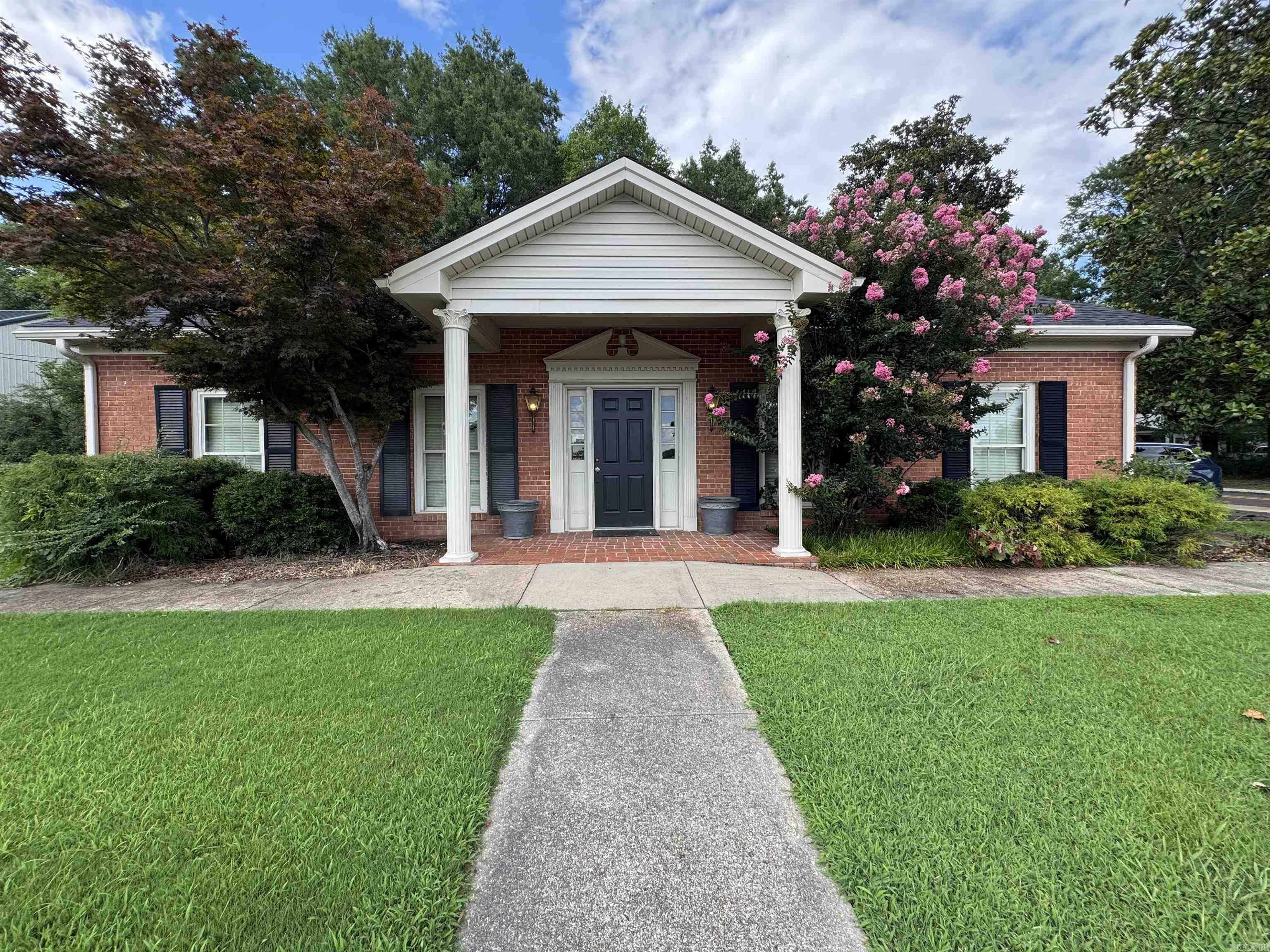 325 Jackson St, Piggott, AR 72454-2014