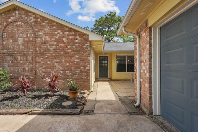 14138 Rosetta Dr, House other with 3 bedrooms, 2 bathrooms and 2 parking in Cypress TX | Image 6