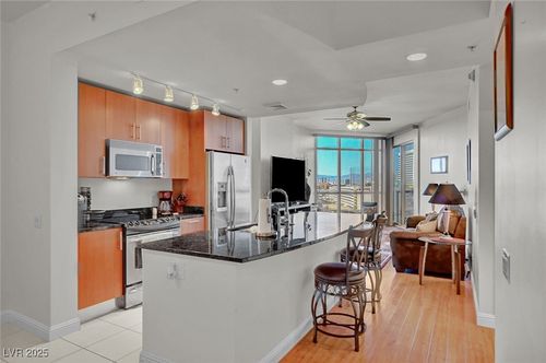 811-200 W Sahara Ave, Las Vegas, NV, 89102-5002 | Card Image