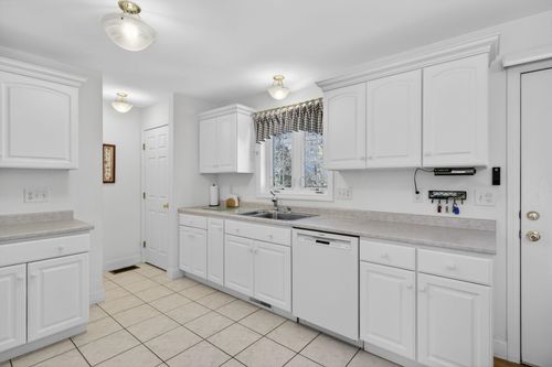 64 Jenna Way, Manchester, NH, 03104-2155 | Card Image