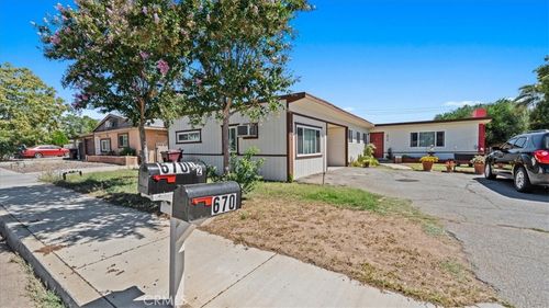 670 Illinois Ave, Beaumont, CA, 92223-2557 | Card Image