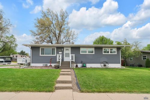712 Stanley St, Belle Fourche, SD, 57717-2035 | Card Image