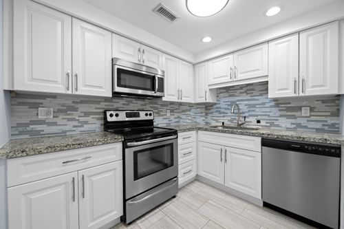 c110-9 Ne 19th Ct, Wilton Manors, FL, 33305-1091 | Card Image