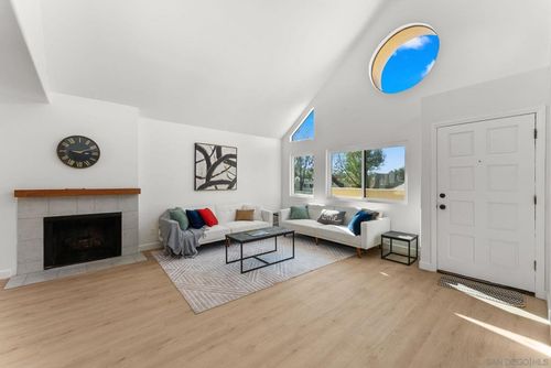 359 N Melrose Dr, Vista, CA, 92083-4831 | Card Image