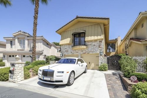 2863 Queens Courtyard Dr, Las Vegas, NV, 89109-1562 | Card Image