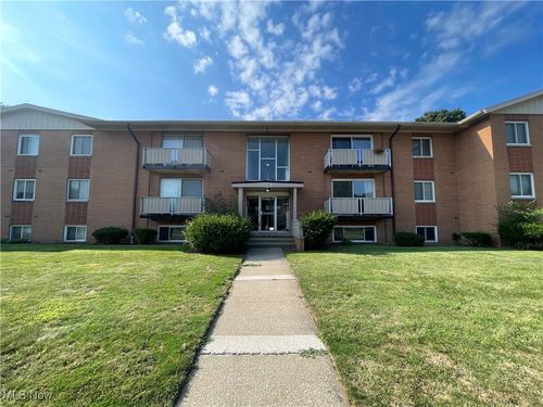 apt-c11-22065 River Oaks Dr, Rocky River, OH, 44116-3154 | Card Image