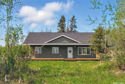Christian Acreage 304 Railway Ave, Meath Park, SK, S0J1T0 | Card Image