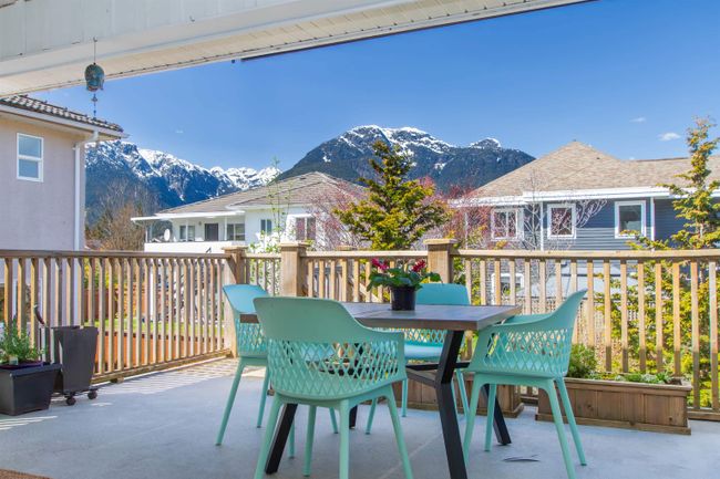 2010 Jay Place, House other with 5 bedrooms, 3 bathrooms and 4 parking in Squamish BC | Image 9
