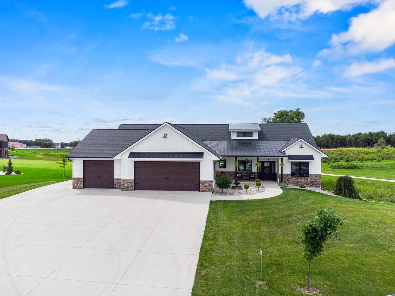 Fallon Ln, Greenville, WI 54942