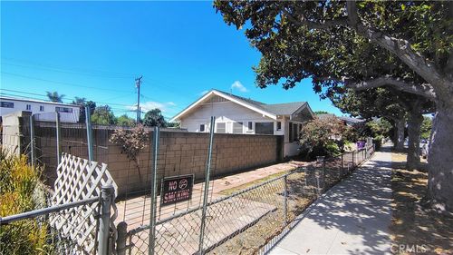 1518 W 19th St, Long Beach, CA, 90810-4002 | Card Image
