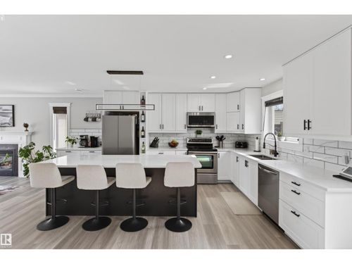 807 Beach Ave, Cold Lake, AB, T9M1K7 | Card Image