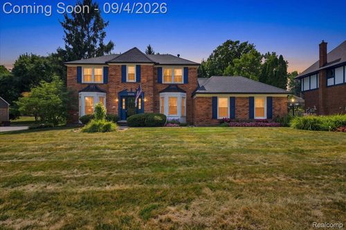 22555 Shadowglen Dr, Farmington Hills, MI, 48335-3652 | Card Image