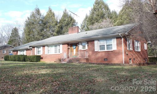 105 Woodlawn Dr, Morganton, NC, 28655-3653 | Card Image