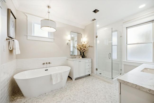 Luxurious master bathroom | Image 22