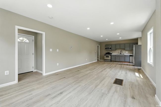1025 S Gallatin St, House other with 5 bedrooms, 2 bathrooms and null parking in Marion IN | Image 5